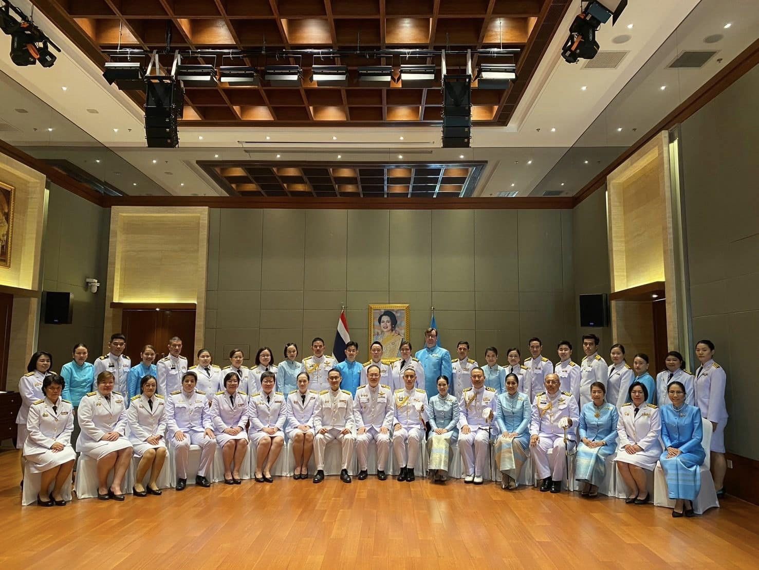 เมื่อวันที่ 5 ส.ค.67 เวลา 0900 น.อ.ภาณุวัฒน์ สมัคงาน ผชท.ทร.ไทย/ปักกิ่ง และภริยา ได้เข้าร่วมพิธีบำเพ็ญกุศลเพื่อน้อมถวายเป็นพระราชกุศลแด่สมเด็จพระนางเจ้าสิริกิติ์ พระบรมราชินีนาถ พระบรมราชชนนีพันปีหลวง และพิธีถวายพระพรชัยมงคล