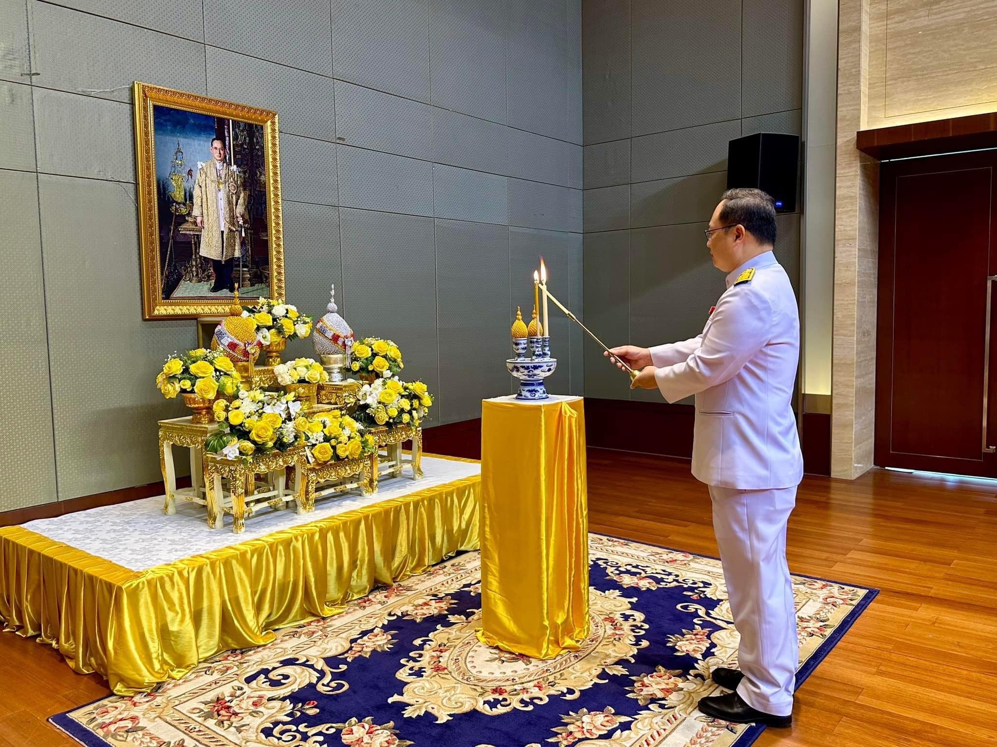 เมื่อวันที่ 10 ต.ค.67 น.อ.ภาณุวัฒน์ สมัคงาน ผชท.ทร.ไทย/ปักกิ่ง พร้อมภริยา ได้เข้าร่วมพิธีบำเพ็ญกุศลเพื่อน้อมถวายเป็นพระราชกุศล และกิจกรรมเทิดพระเกียรติ พระบาทสมเด็จพระบรมชนกาธิเบศร มหาภูมิพลอดุลยเดชมหาราช บรมนาถบพิตร เนื่องในวันนวมินทรมหาราช 13 ต.ค.67