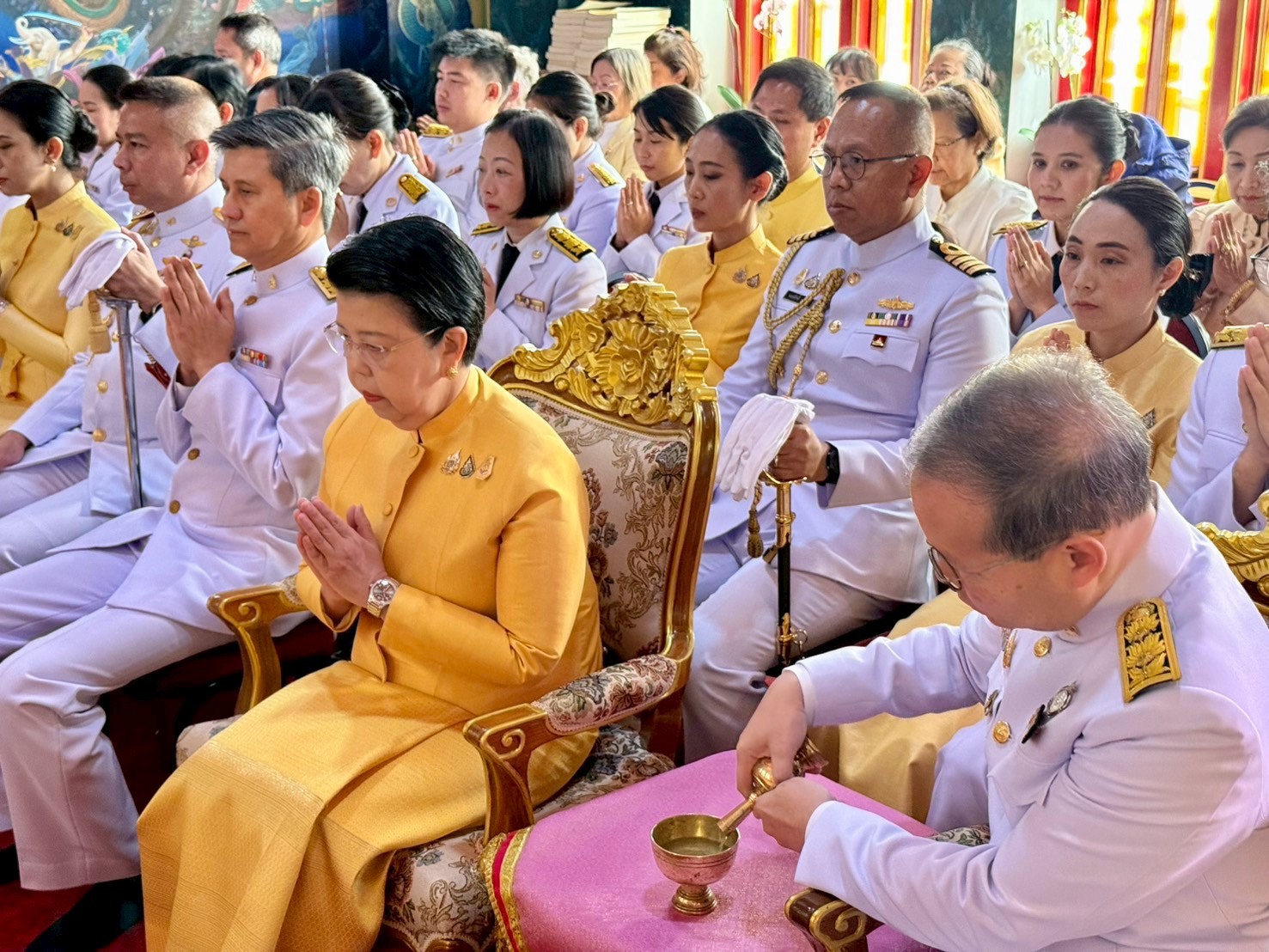 เมื่อวันที่ 5 ตุลาคม 2568  น.อ.พงษ์ศักดิ์ สมวงศ์ รอง ผชท.ทร. ไทย/ลอนดอน และภริยา ผู้แทน น.อ.สุรศักดิ์ อินทร์พรหม ผชท.ทร. ไทย/ลอนดอน และ รรก.ผชท.ทหาร ไทย/ลอนดอนเข้าร่วมในพิธีสวดพระพุทธมนต์ถวายเป็นพระราชกุศล เพื่อน้อมรำลึกในพระมหากรุณาธิคุณพระบาทสมเด็จพระบรมชนกาธิเบศร มหาภูมิพลอดุลยเดชมหาราช บรมนาถบพิตร