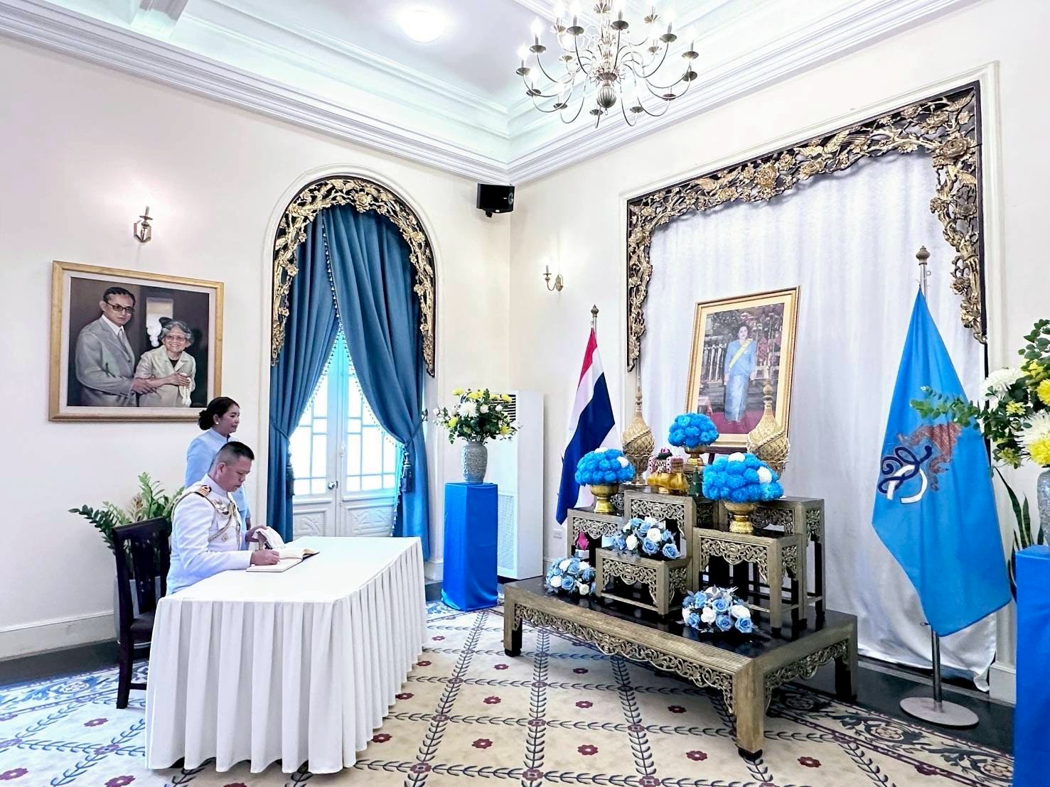 ผชท.ทร.ไทย/ฮานอย และภริยา ร่วมพิธีทำบุญตักบาตรถวาย พิธีถวายเครื่องราชสักการะและวางพานพุ่ม พิธีจุดเทียนชัยถวายพระพรชัยมงคล และการลงนามถวายพระพรชัยมงคล เนื่องในโอกาสวันเฉลิมพระชนมพรรษาสมเด็จพระนางเจ้าสิริกิติ์ พระบรมราชินีนาถ พระบรมราชชนนีพันปีหลวง ๑๒ สิงหาคม ๒๕๖๘