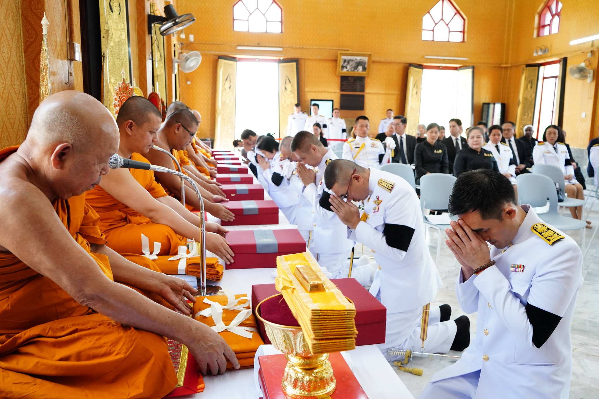 ร่วมพิธีบำเพ็ญกุศลปัญญาสมวาร (๕๐ วัน) เพื่ออุทิศถวายพระราชกุศลแด่ สมเด็จพระนางเจ้าสิริกิติ์ พระบรมราชินีนาถ พระบรมราชชนนีพันปีหลวง และน้อมรำลึกในพระมหากรุณาธิคุณ