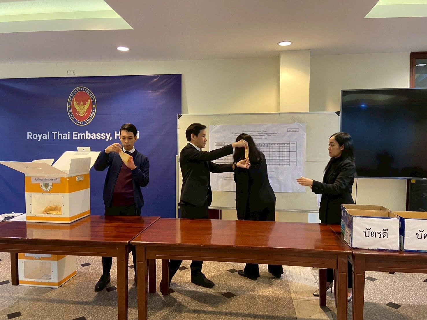ผลการนับคะแนนออกเสียงประชามติ ประจำหน่วยเลือกตั้ง สถานเอกอัครราชทูต ณ กรุงฮานอย