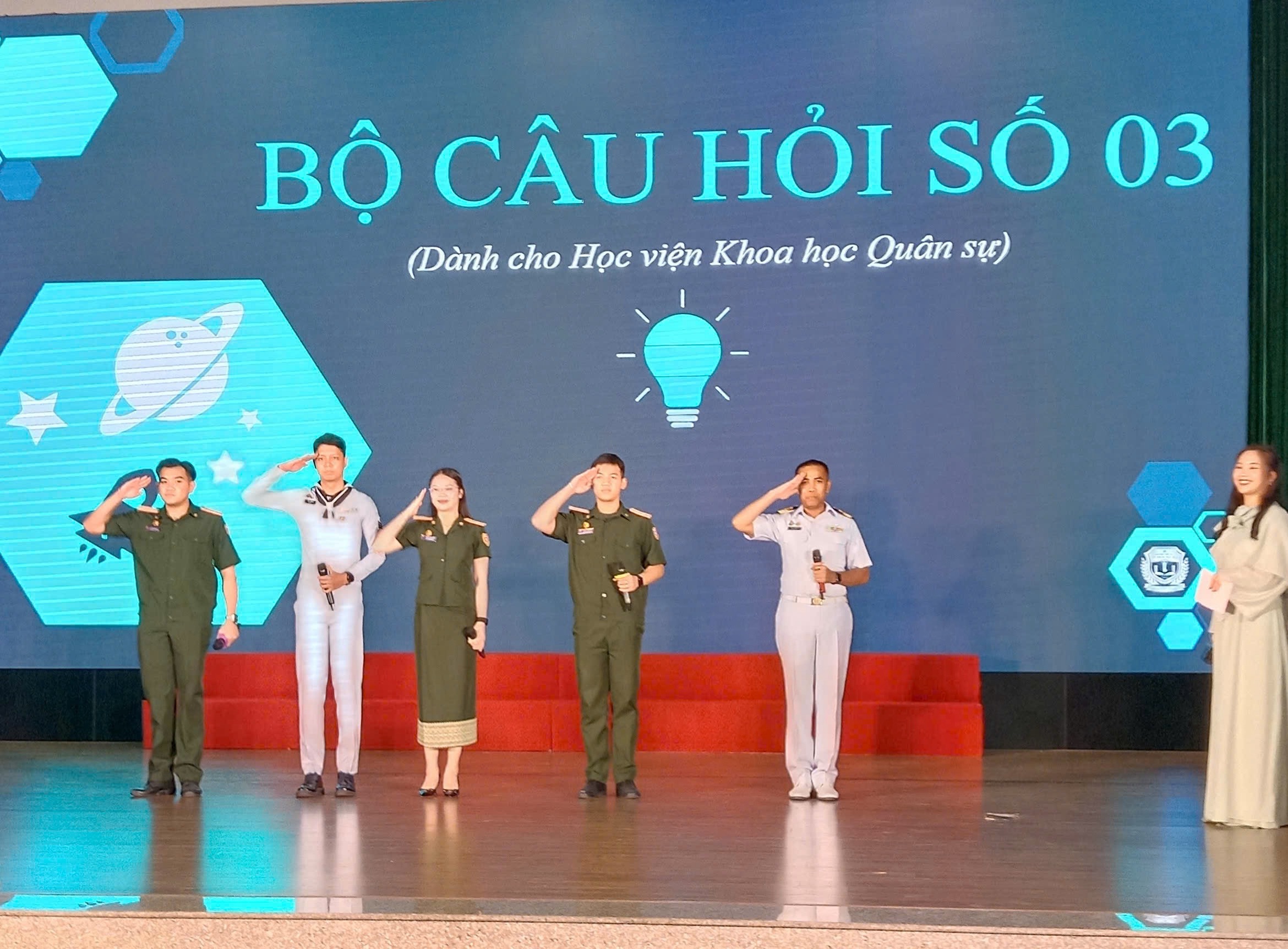 นักเรียนทหารของไทย เข้าร่วมแข่งขันโต้วาทีโอลิมปิกภาษาเวียดนาม (Cuộc thi Olympic Hùng biện tiếng Việt) ภายใต้หัวข้อ “ความงดงามของประเทศเวียดนาม” ครั้งที่ ๑