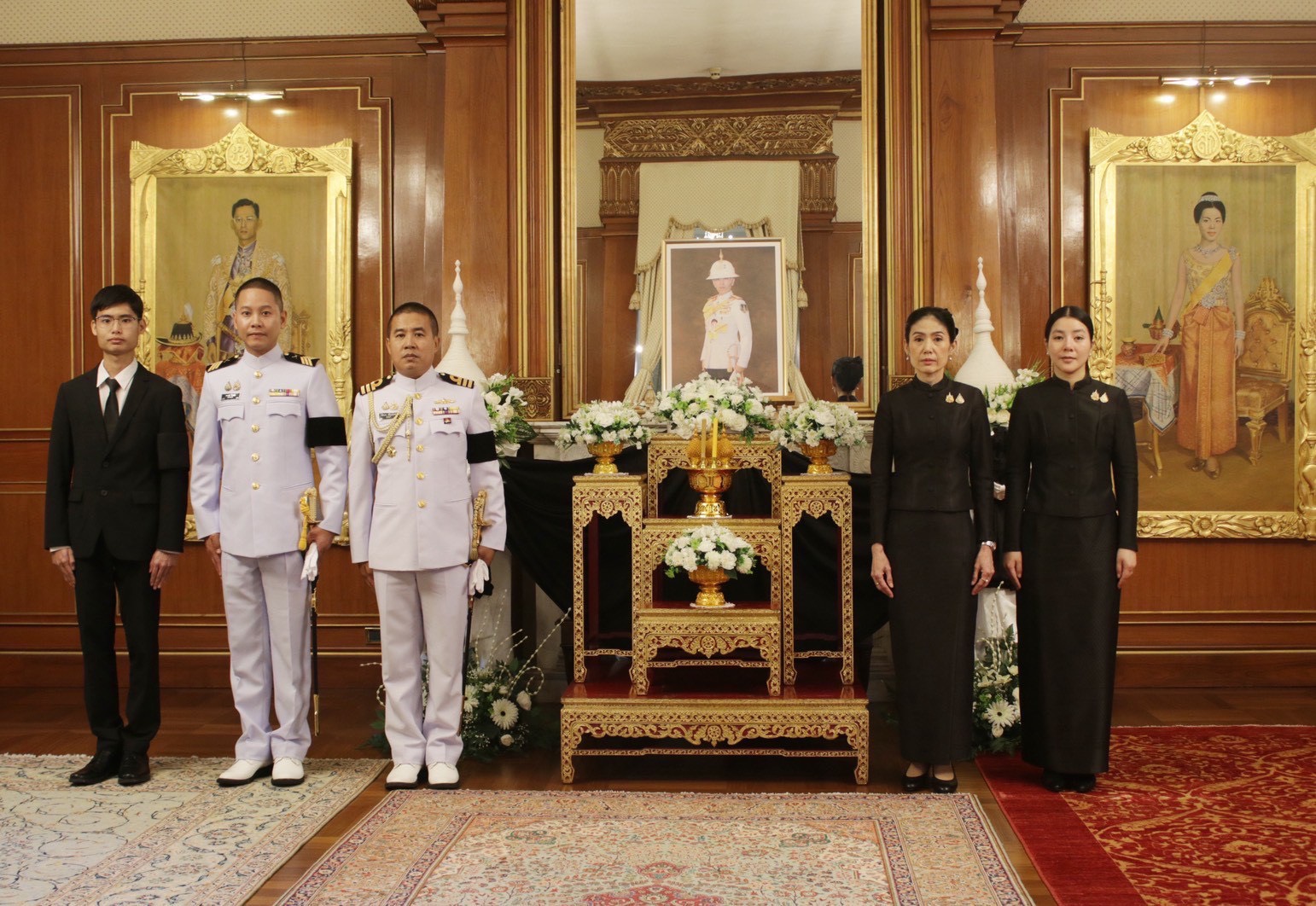 เมื่อวันที่ ๑๘ มิ.ย.๖๙ คุณชุติมา แดงเผือก ภริยา ผชท.ทร.ไทย/โรม และ รรก.ผชท.ทหาร ไทย/โรม พร้อมกำลังพลในสำนักงานฯ และครอบครัว เข้าร่วมพิธีถวายความอาลัยแด่สมเด็จพระเจ้าลูกเธอ เจ้าฟ้าพัชรกิติยาภา นเรนทิราเทพยวดี  กรมหลวงราชสาริณีสิริพัชร มหาวัชรราชธิดา ณ สถานเอกอัครราชทูต ณ กรุงโรม
