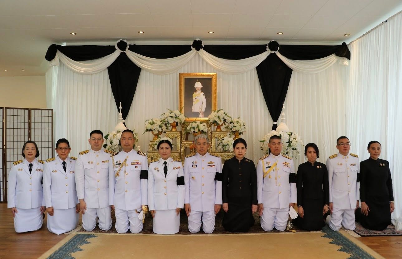 เมื่อวันที่ ๑๖ มิ.ย.๖๙ น.อ.รพีพล โกมุทแดง ผชท.ทร.ไทย/เบอร์ลิน เข้าร่วมพิธีถวายความอาลัยและลงนามถวายความอาลัย เบื้องหน้าพระรูปสมเด็จพระเจ้าลูกเธอ เจ้าฟ้าพัชรกิติยาภา นเรนทิราเทพยวดี กรมหลวงราชสาริณีสิริพัชร มหาวัชรราชธิดา ณ อาคารวิลล่า สถานเอกอัครราชทูตฯ โดยมี นายจิตติพัฒน์ ทองประเสริฐ เอกอัครราชทูต เป็นประธาน ฯ พร้อมด้วยข้าราชการสถานเอกอัครราชทูต สมาชิกทีมประเทศไทย และคู่สมรส เข้าร่วมพิธีฯ