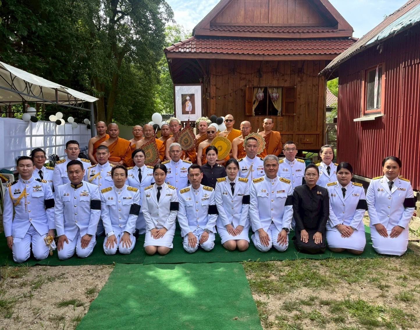 วันที่ ๑๘ มิ.ย.๖๙ น.อ.รพีพล โกมุทแดง ผชท.ทร.ไทย/เบอร์ลิน เข้าร่วมพิธีบำเพ็ญกุศลสัตตมวาร (ครบ ๗ วัน) เพื่ออุทิศถวายพระกุศลแด่สมเด็จพระเจ้าลูกเธอ เจ้าฟ้าพัชรกิติยาภา นเรนทิราเทพยวดี กรมหลวงราชสาริณีสิริพัชร มหาวัชรราชธิดา ณ วัดพุทธาราม กรุงเบอร์ลิน โดยมี นายจิตติพัฒน์ ทองประเสริฐ เอกอัครราชทูต ณ กรุงเบอร์ลิน เป็นประธาน